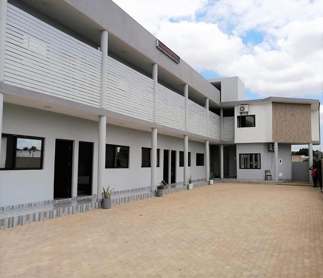 40 40 Accommodation Matola Bagian luar foto
