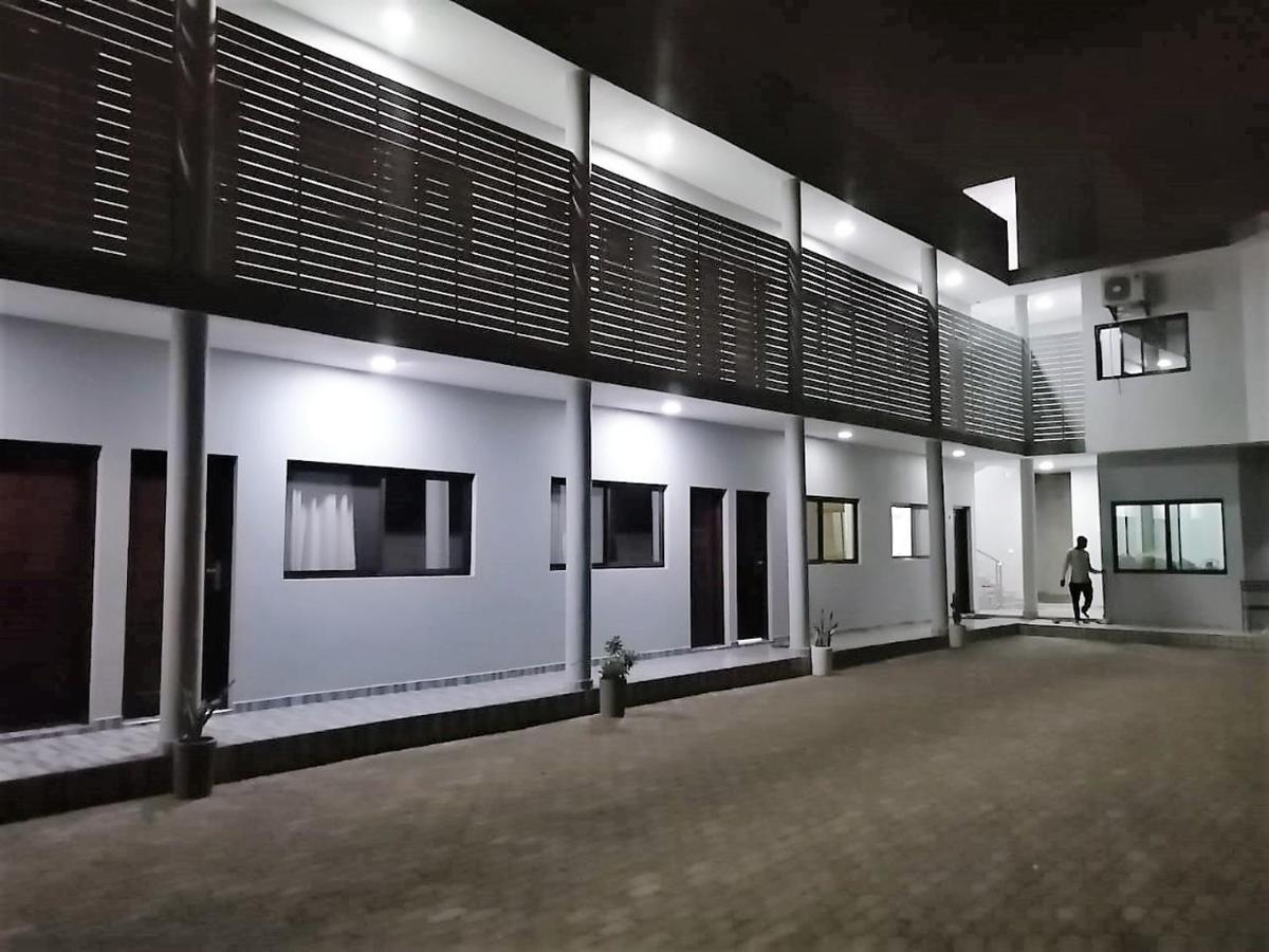 40 40 Accommodation Matola Bagian luar foto