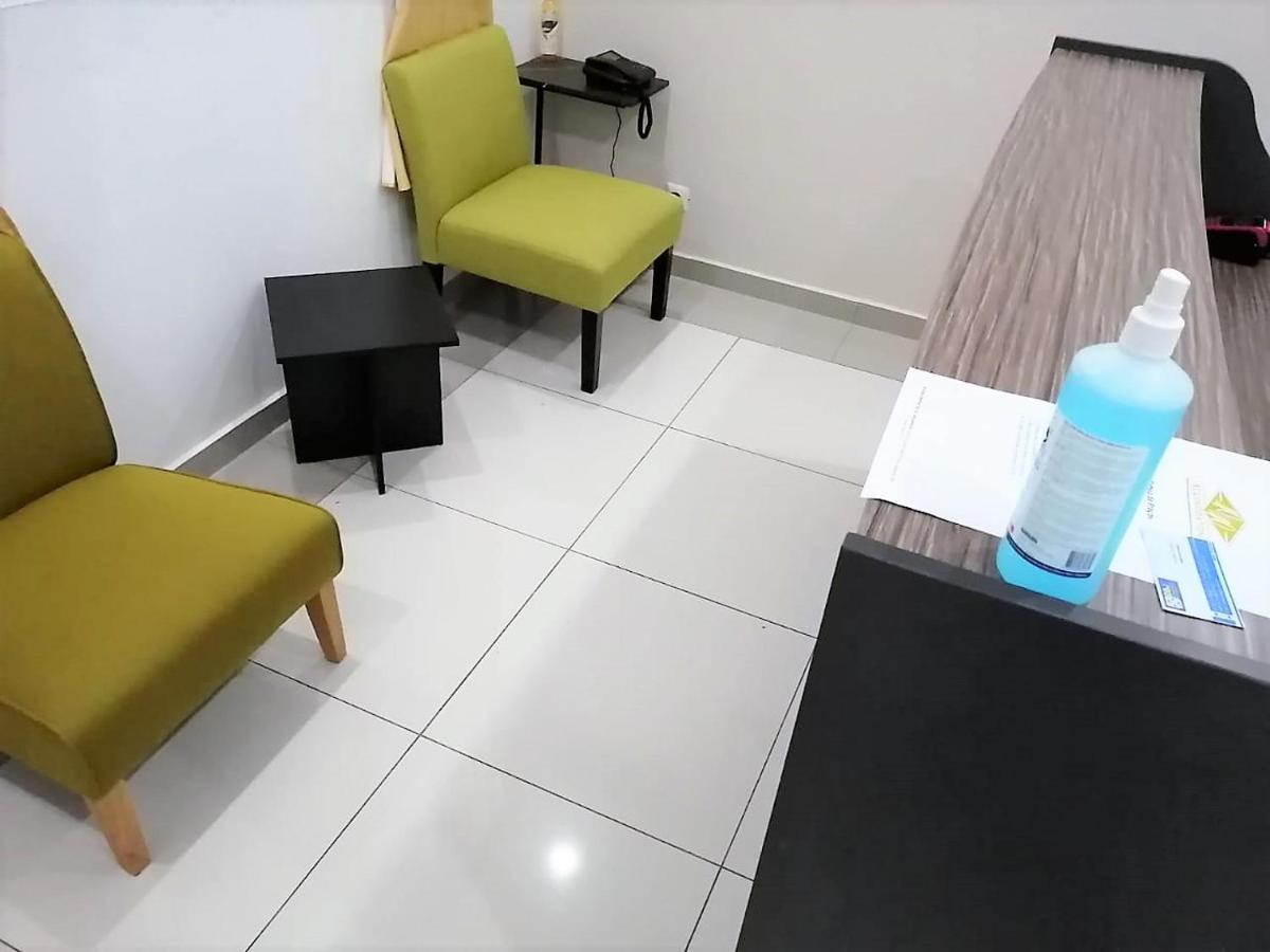 40 40 Accommodation Matola Bagian luar foto