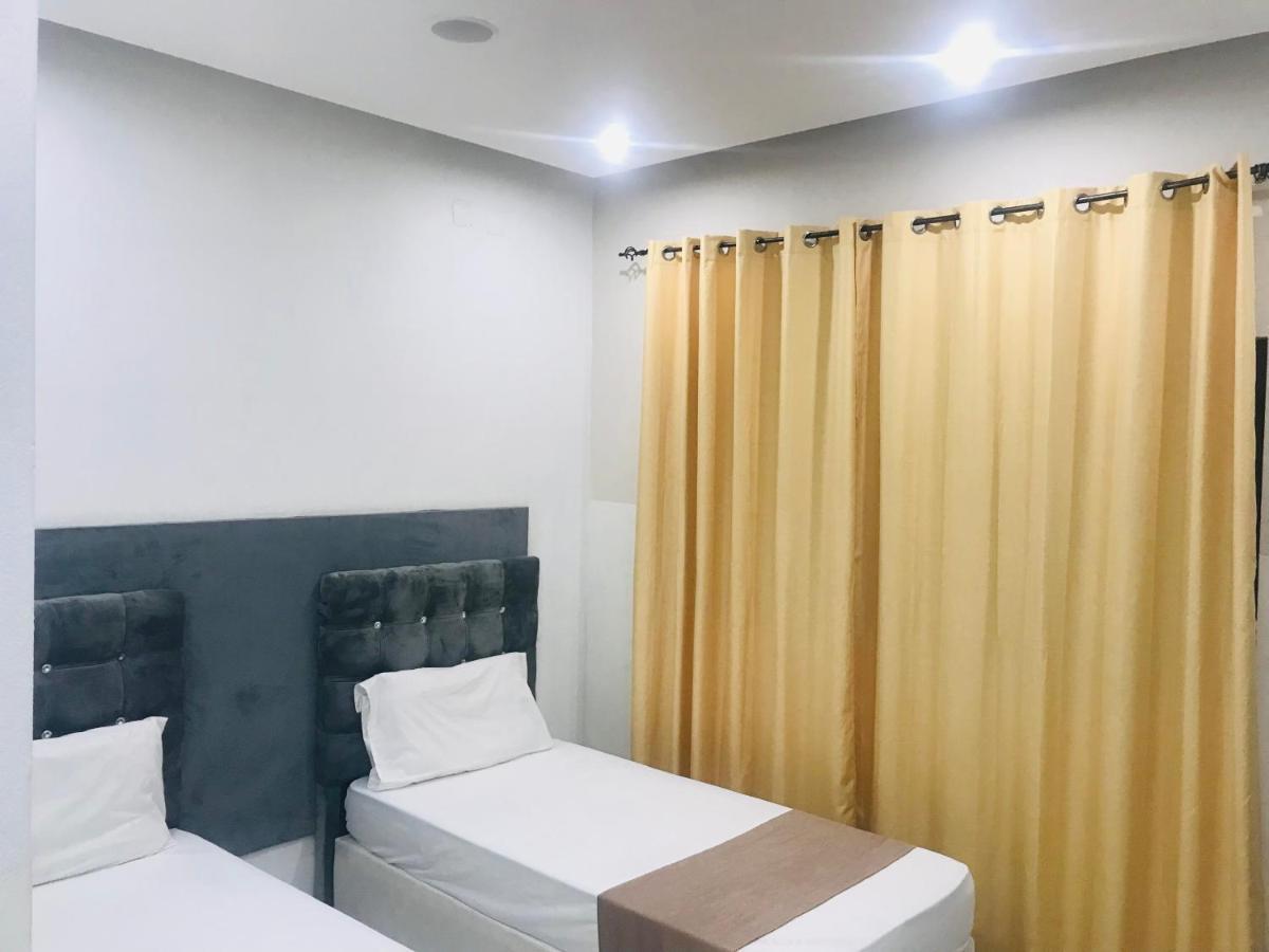 40 40 Accommodation Matola Bagian luar foto