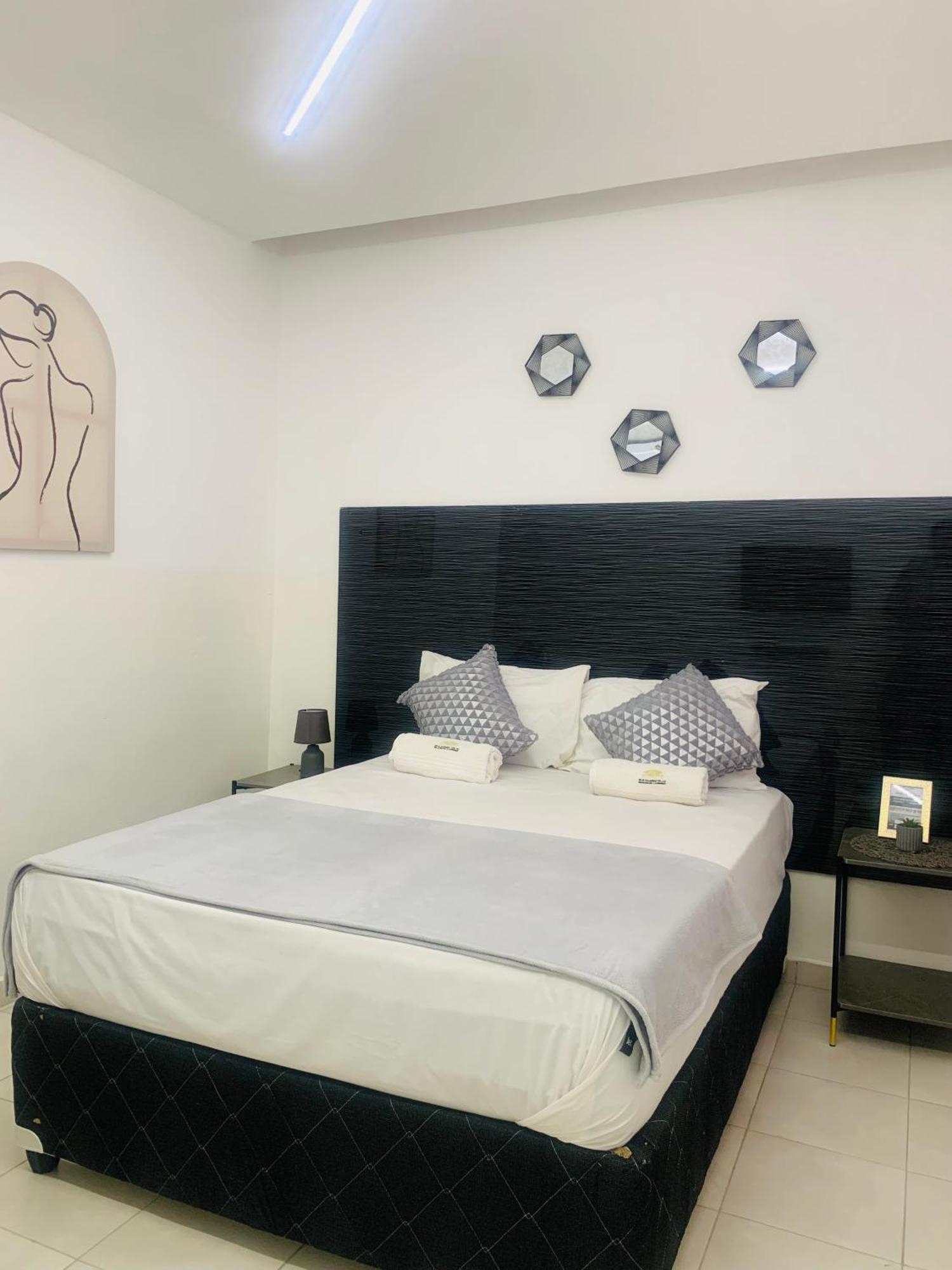 40 40 Accommodation Matola Bagian luar foto