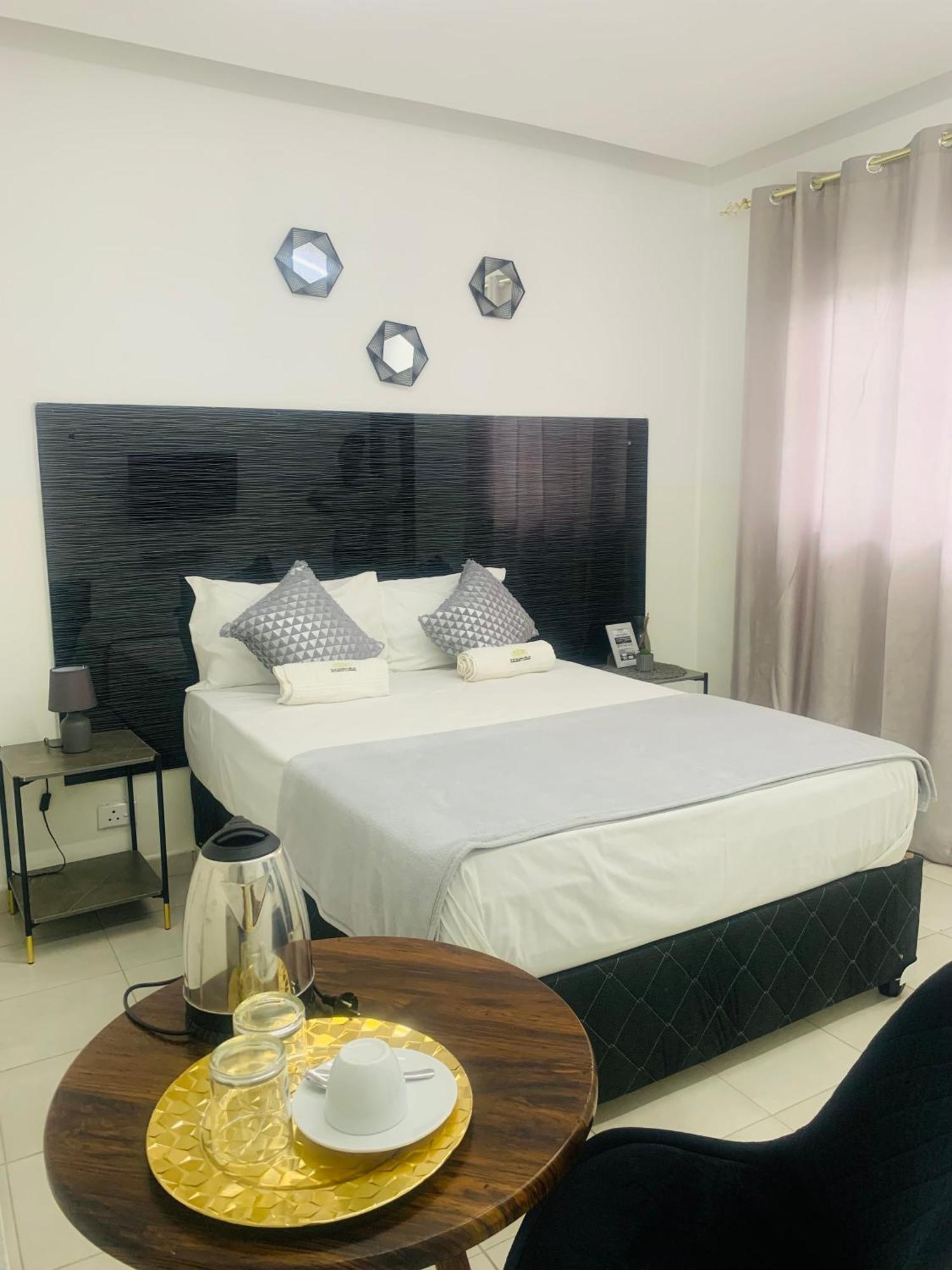 40 40 Accommodation Matola Bagian luar foto