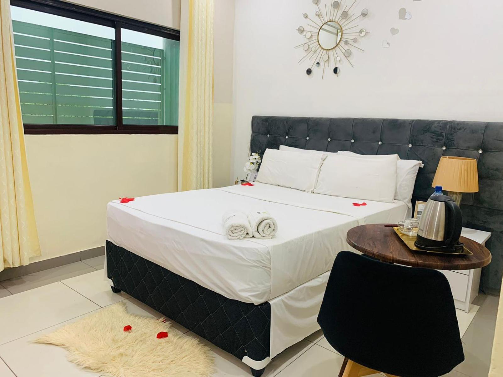 40 40 Accommodation Matola Bagian luar foto