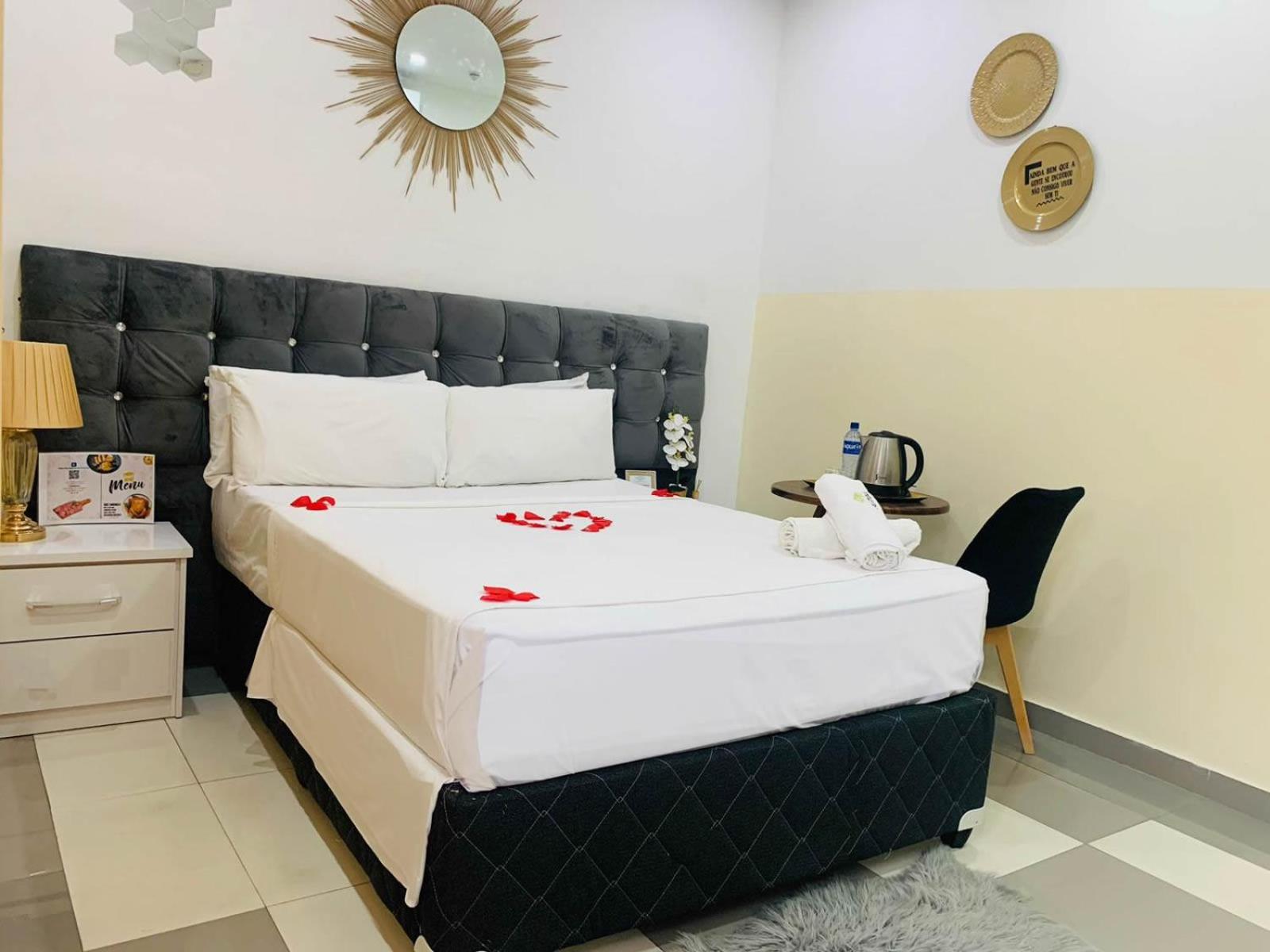 40 40 Accommodation Matola Bagian luar foto